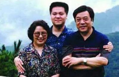 76岁的赵忠祥和倪萍的关系,赵忠祥把10亿遗产给了倪萍了吗