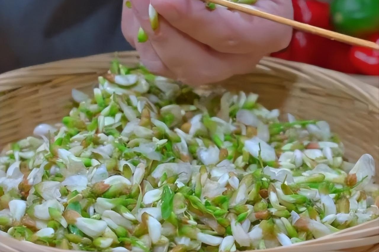 槐花怎么吃好吃又下饭,槐花一道绝佳的自然美食