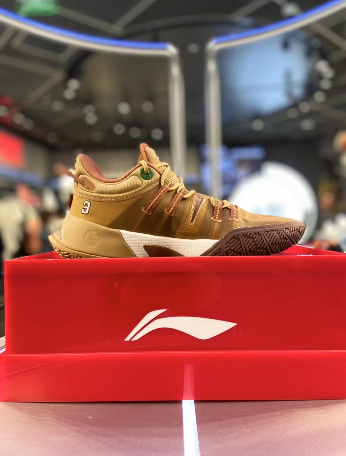 配色更新开始提速！李宁CJ2“里海大学”配色线下店抢先发售