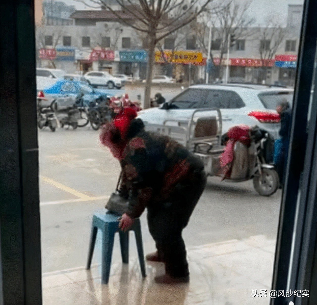 老人带着死亡证明去查银行存款,河北失独老人终于查到儿子存款