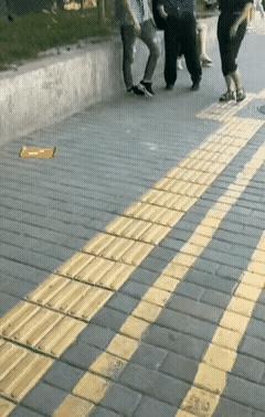 发财了！西安司机被男的扇耳光，女的踢*体下**，如今至少获赔20万？