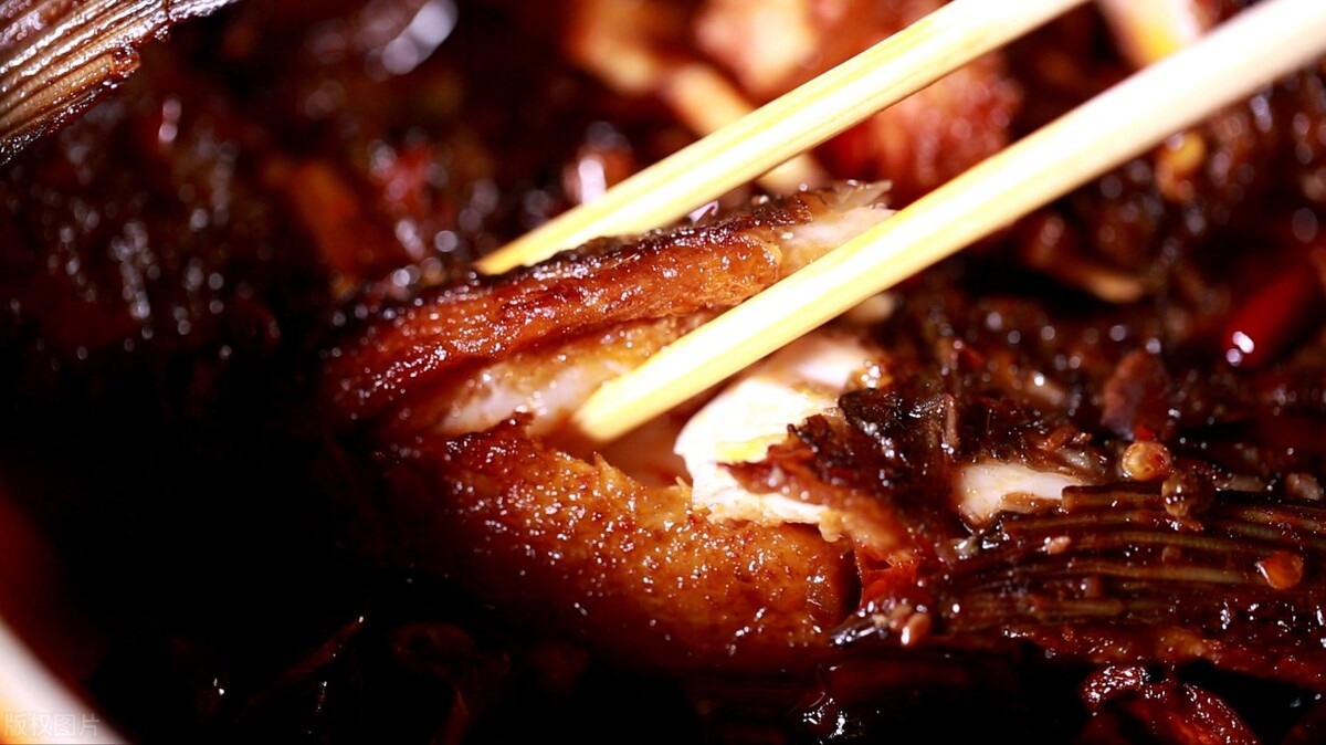 感觉鱼刺卡在食管上怎么办,突然鱼刺卡