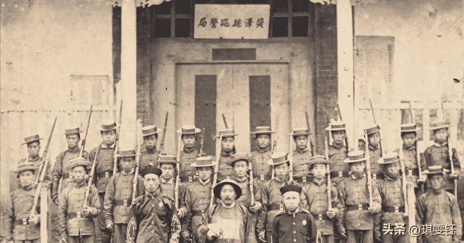 变态的纳粹德国，*光脱**犹太人女人衣服，集体*杀屠**!2