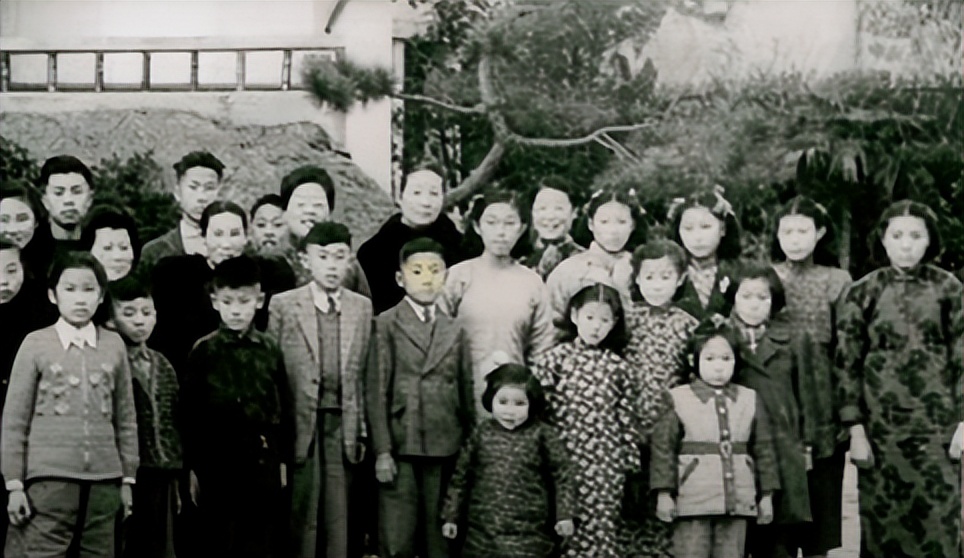 华人富豪捐了300亿给美国,爱国人士捐款一千万