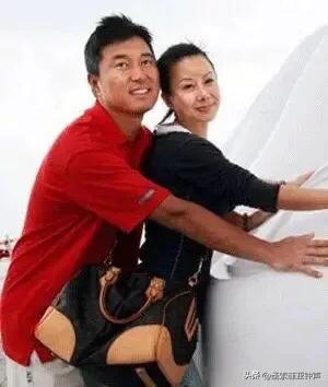 妻子偏瘫30年,妻子偏瘫丈夫26次提出离婚