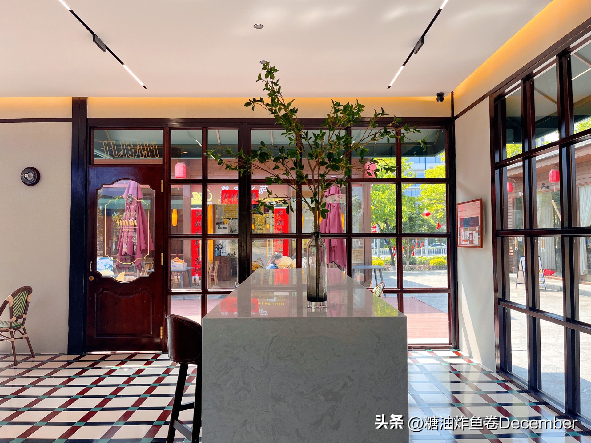 咖啡店的味道围绕整个街角,走过咖啡屋的香味是否吸引你