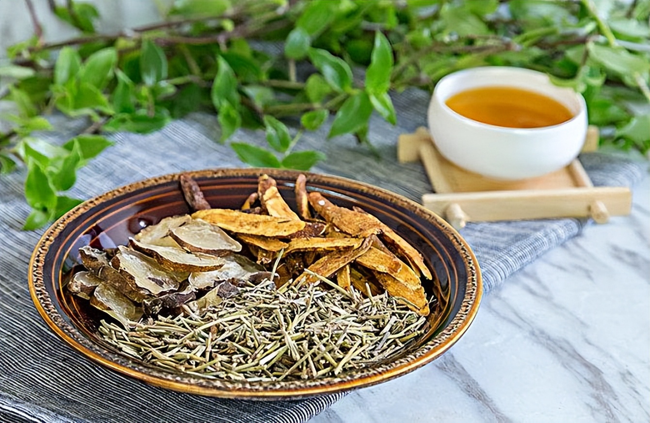 结合“实则阳明，虚则太阴”思想，探讨临床辨治腹满的经验