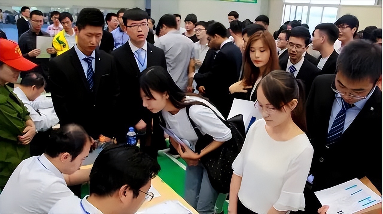 90后小伙转行做催乳师,90后小伙学催乳