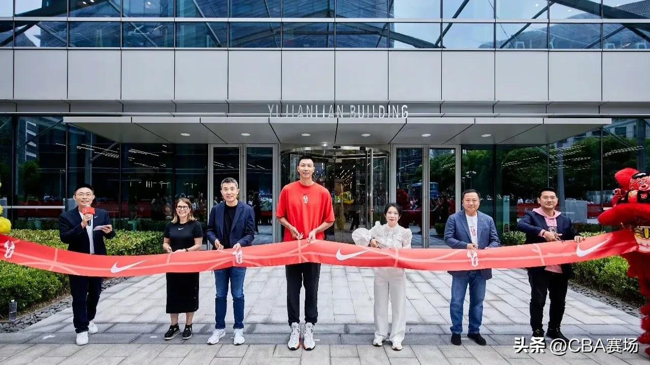 易建联最新耐克视频,易建联耐克大楼