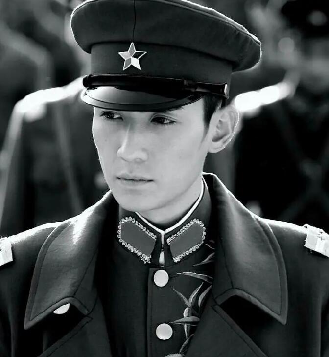 靳东和雷佳音近况,雷佳音和靳东谁的名气更大