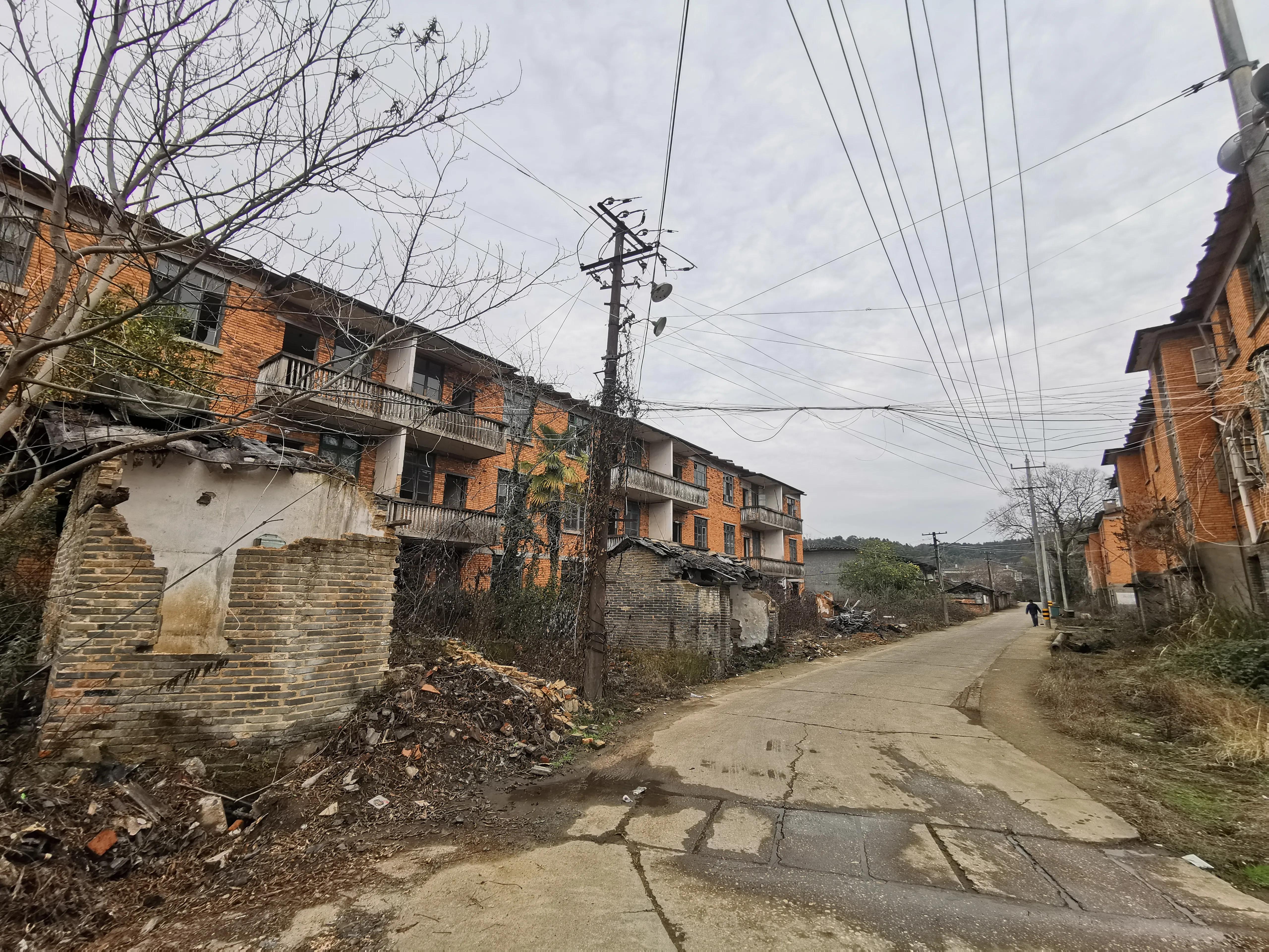 老爸的童年往事,老爸和老妈的故事