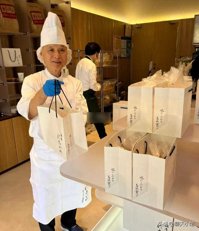 “上海女全款600买天价吐司面包”遭群嘲：你媚外的样子真的很丑