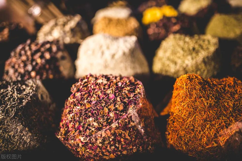 卡塔尔花2000亿打造城市,卡塔尔花了2000亿美元吗