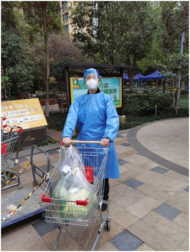 下沉“疫”线倾力服务用“志愿红”守护“健康绿”——市*访信**办*党**员干部积极助力打赢疫情歼灭战