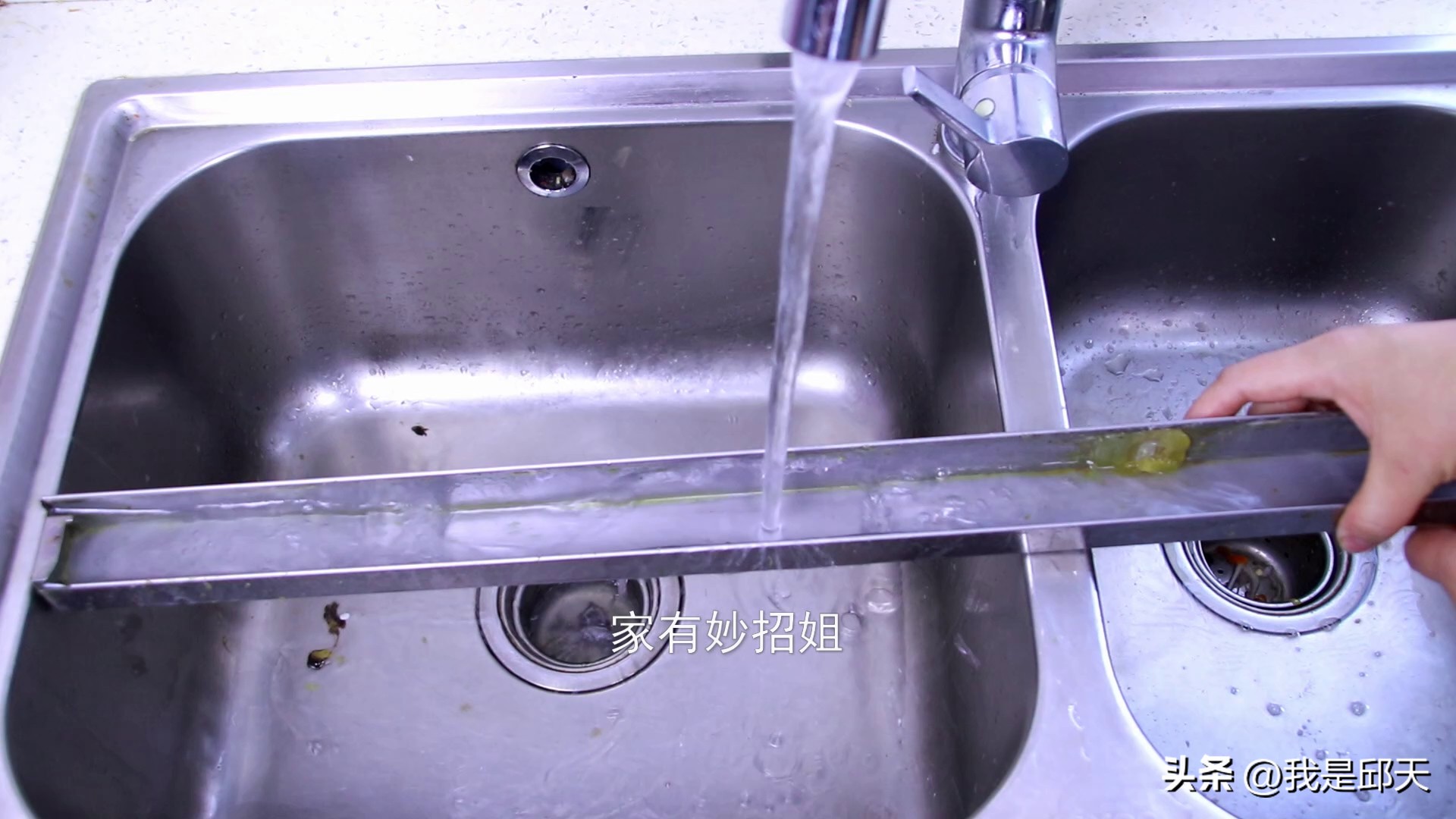 油烟机油盒再脏也不怕,清洗油烟机油盒最简单的方法