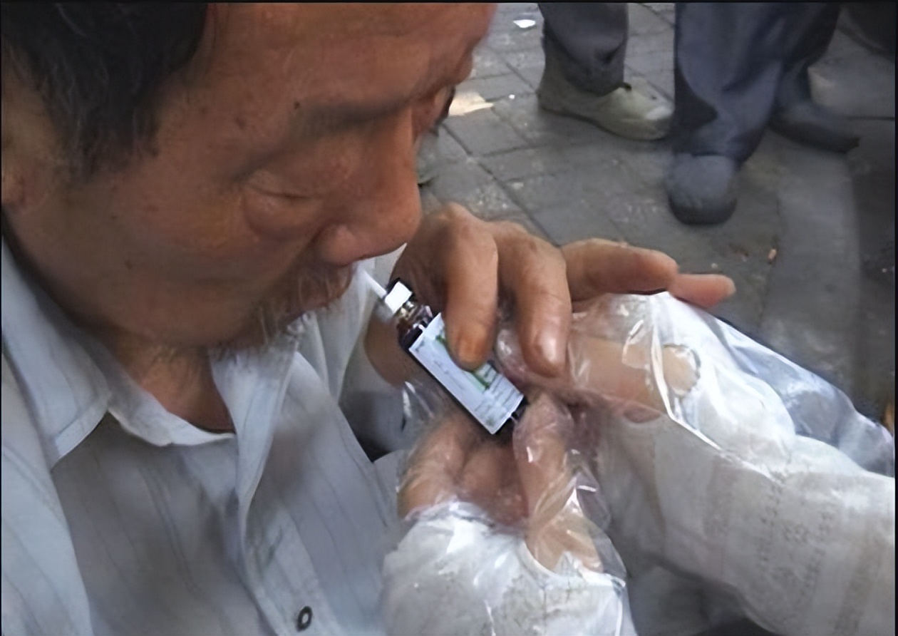 中暑会全身抽搐什么原因,中暑反复发热是怎么回事