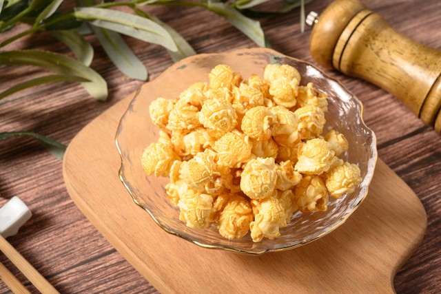 爆米花创业赚钱吗,电动爆米花机器小型全自动摆摊