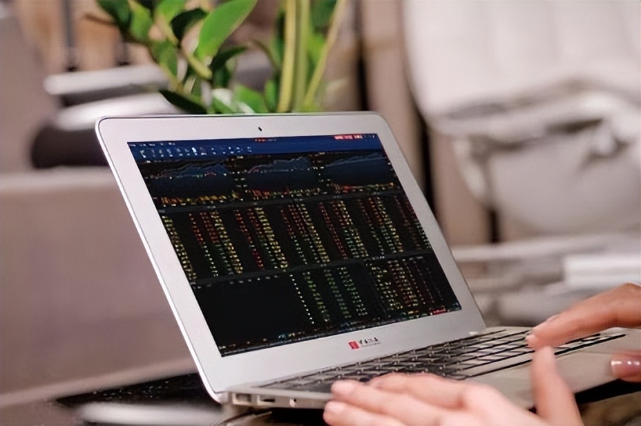 市场中方差互换合约是根据市场中风险价格变化而逐日盯市