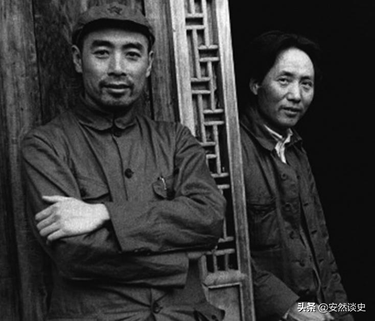 76年毛主席没参加周总理追悼会，*国锋华**含泪解释：老人家身不由己