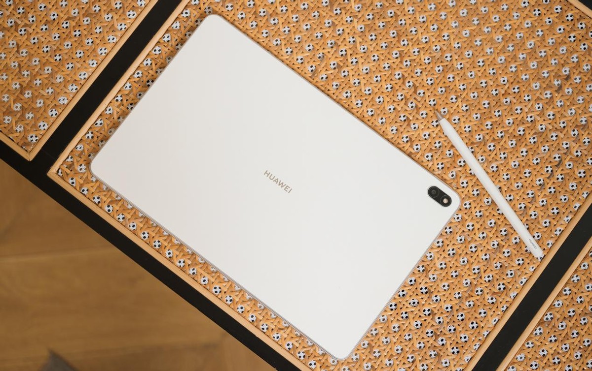 华为huaweimatebooke值得入手吗,华为matebooke和matebook13s对比