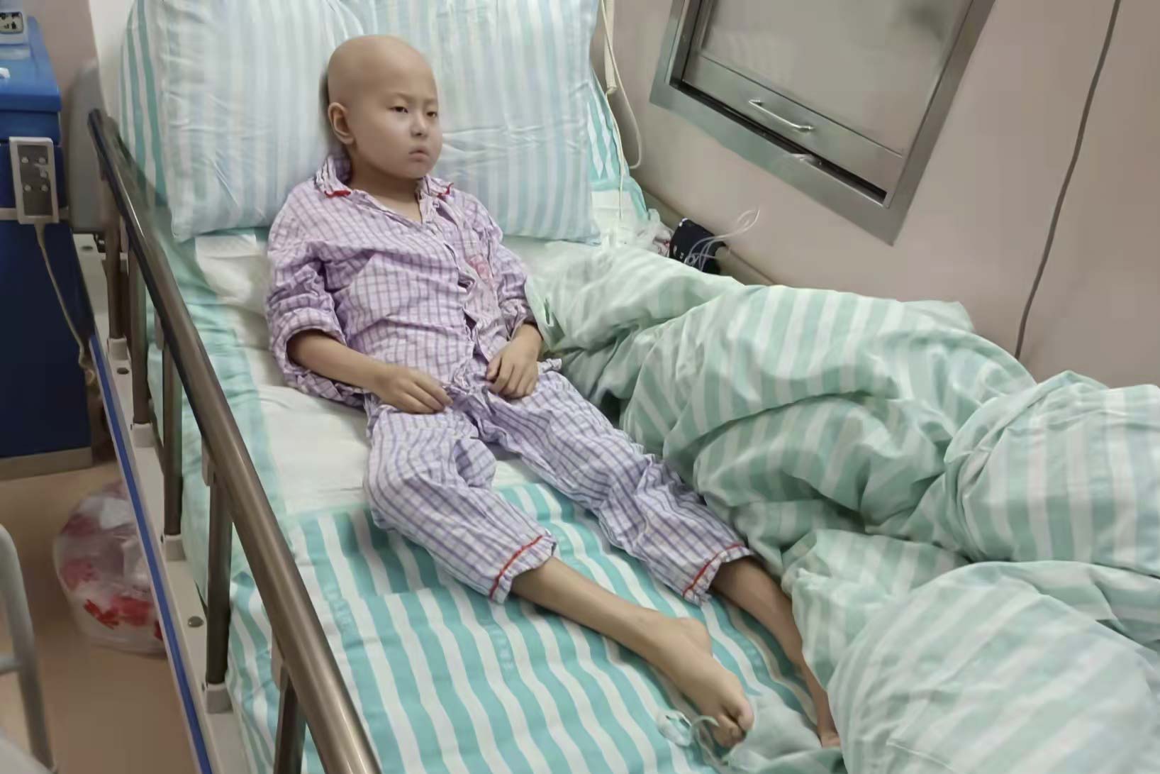 老父亲患癌后放弃治疗含泪去世，中年父亲为救重症儿无助到绝望