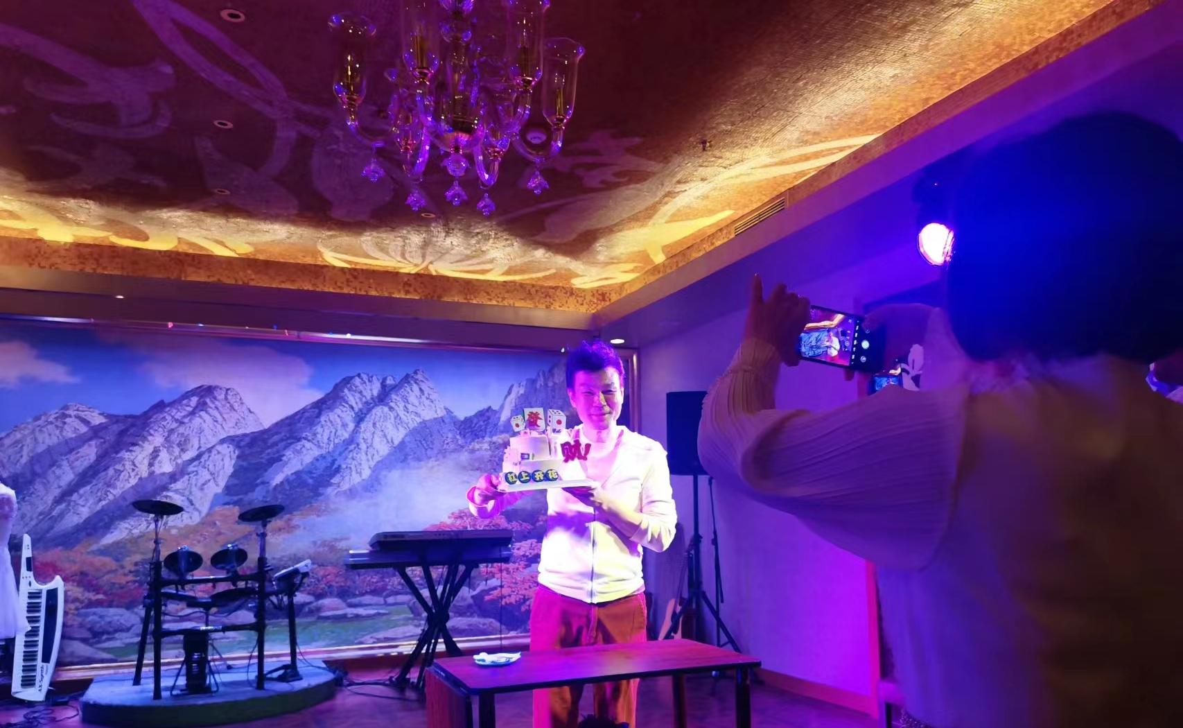 主持人李彬曝病情现状,知名主持人李彬晒病房照