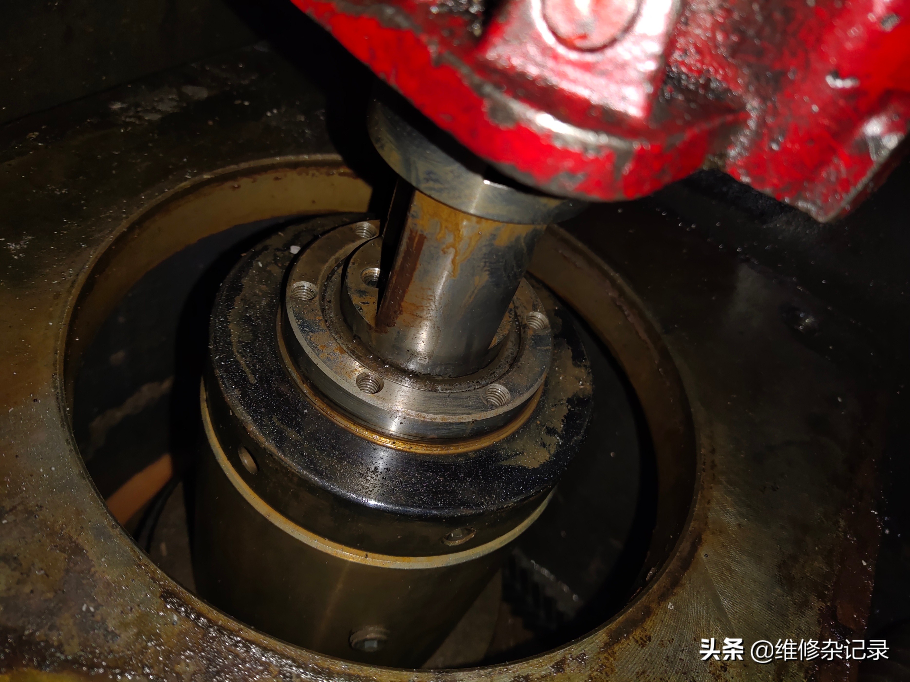 加工中心刀臂卡住了如何移动主轴,加工中心主轴刀柄吸住了怎么解决