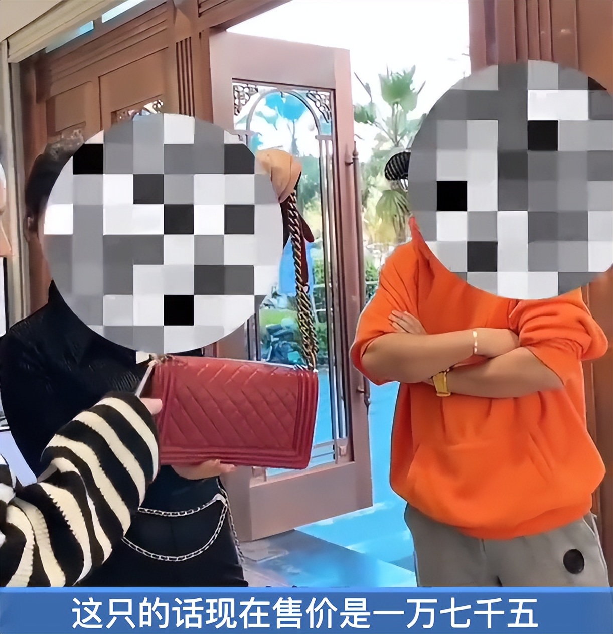 男子网约女子被要求买手机,男子约网聊女子见面就买包