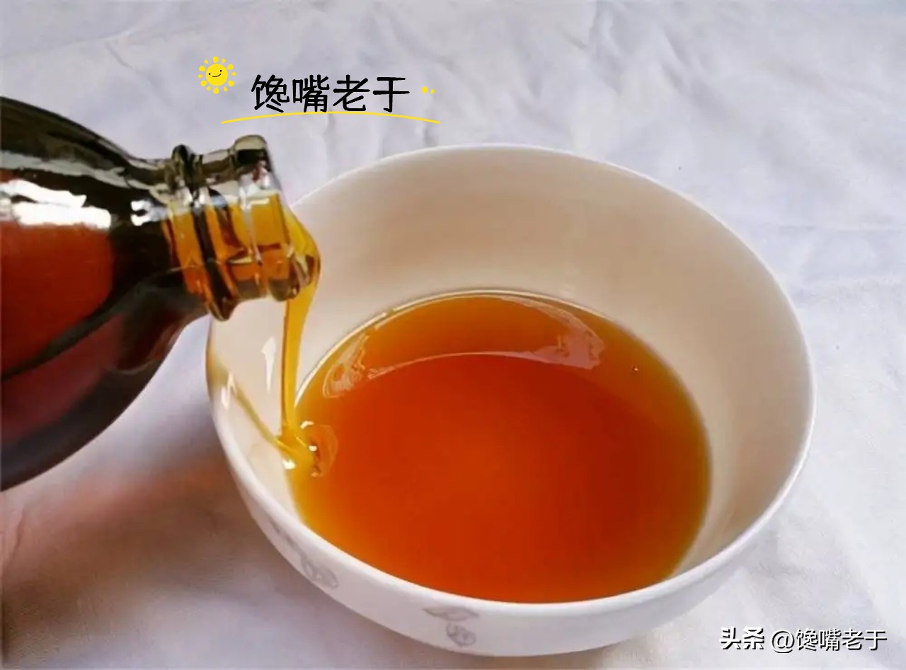 这种“假香油”好多人在吃，牢记香油“3辨法”，一碗清水现原形