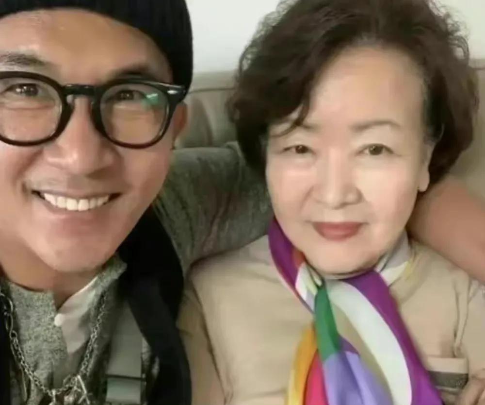 具俊晔跟妈妈给大s买礼物,具俊晔第一次见大s妈送什么礼物