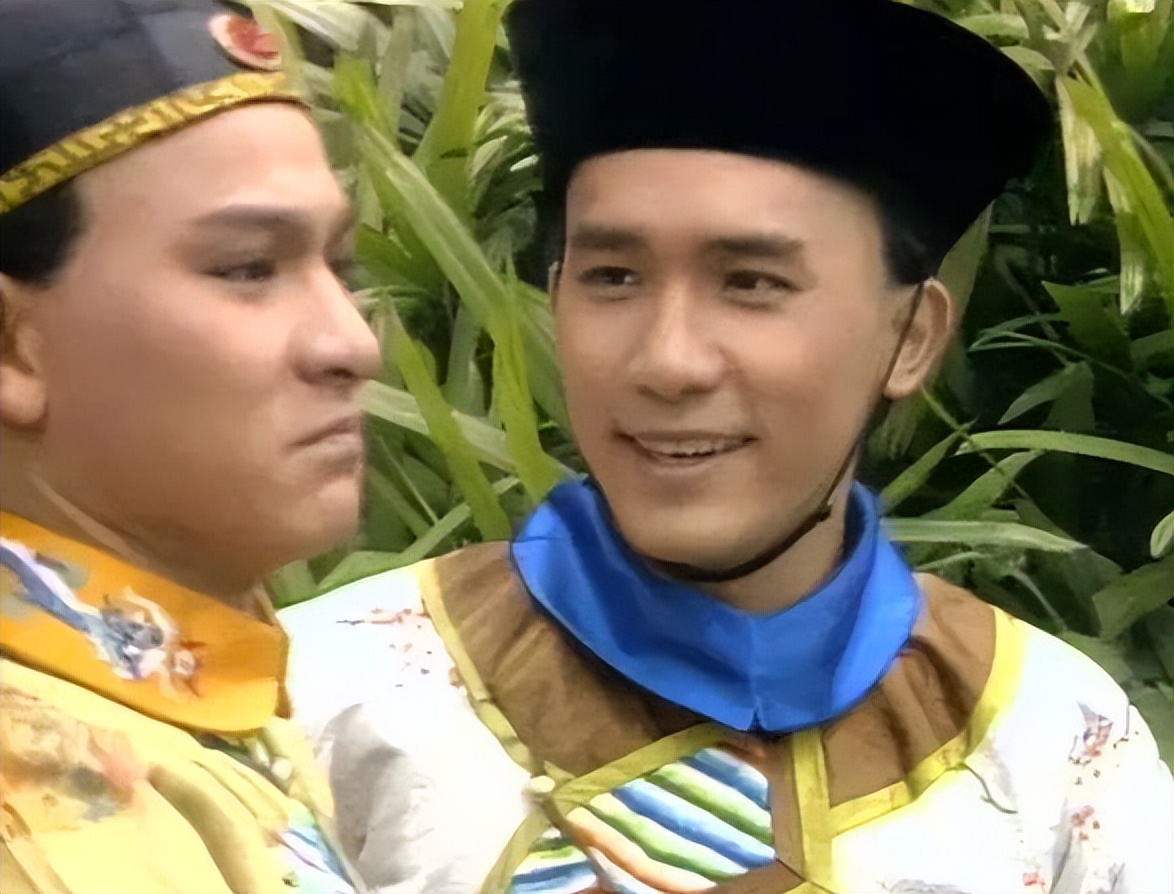 与女星演床戏疑假戏真做,妻子被拍不雅照,他是情史最单纯影帝?