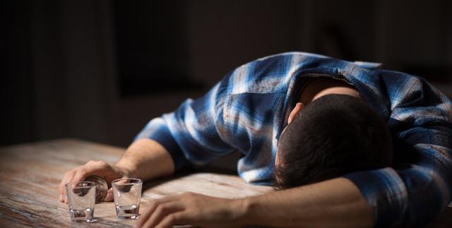 喝酒出现心理问题,为什么饮酒的行为屡禁不止