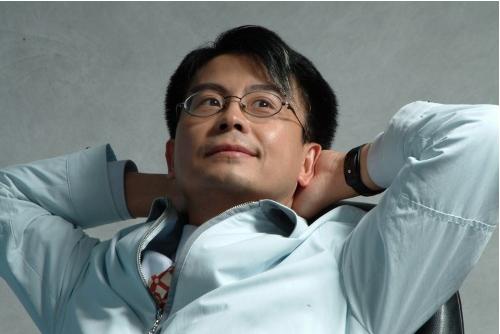 来内地养老的七位港星：农村盖大别墅，免费坐公交，生活很滋润