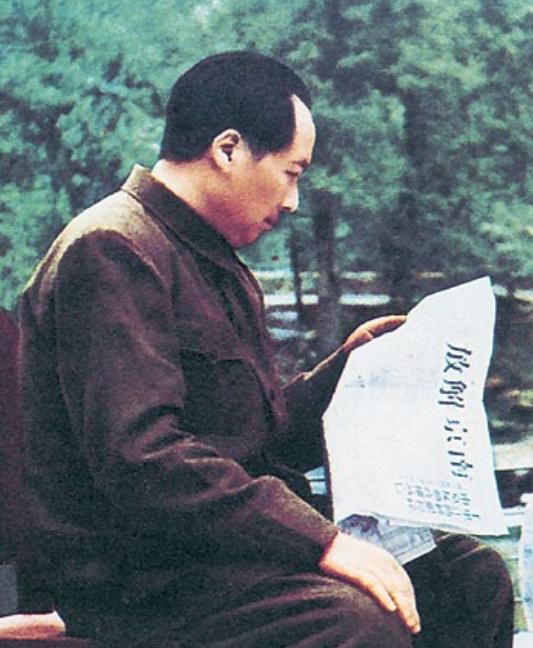 毛主席表兄参加国庆观礼愤然离席，毛主席得知原因后：我不是皇帝