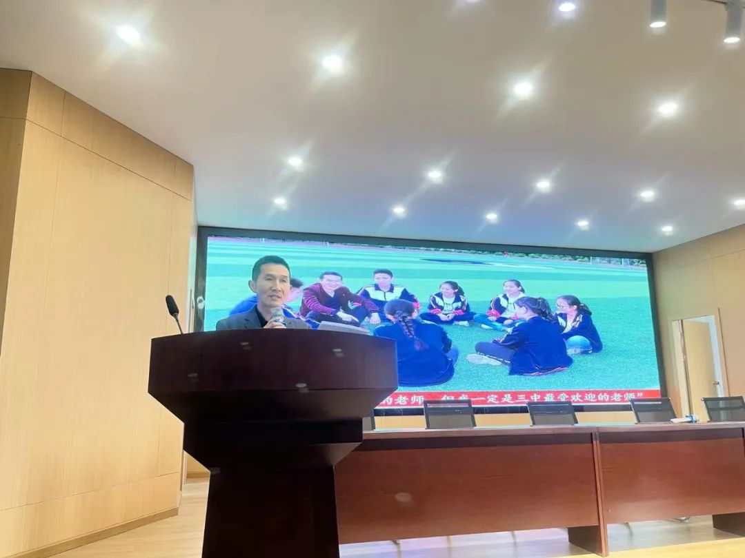 随县烈山湖学校召开教师队伍建设暨教师群星计划工作会议