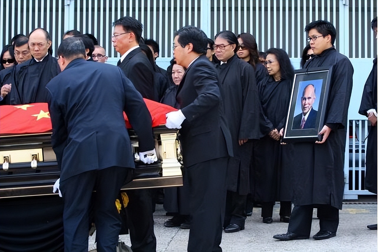 “红色商人”霍英东：抗美援朝胜利背后功臣，去世后享受国葬待遇