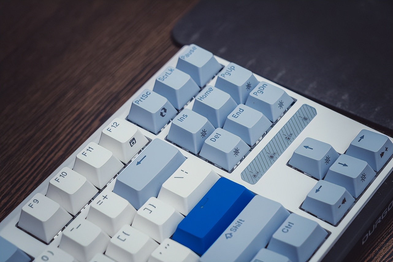 杜伽k620w银轴测评,杜伽K610w白光版机械键盘