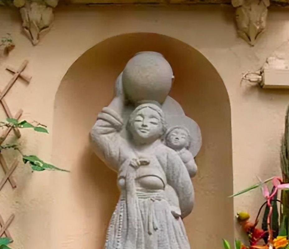 为啥历史上的日韩“露奶装”，女性不觉羞耻反以为“荣”？