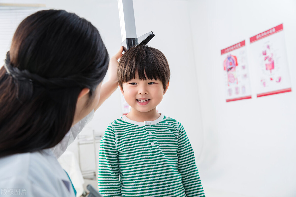 现在的孩子的标准身高是什么,快来看一下你家孩子身高达标了吗