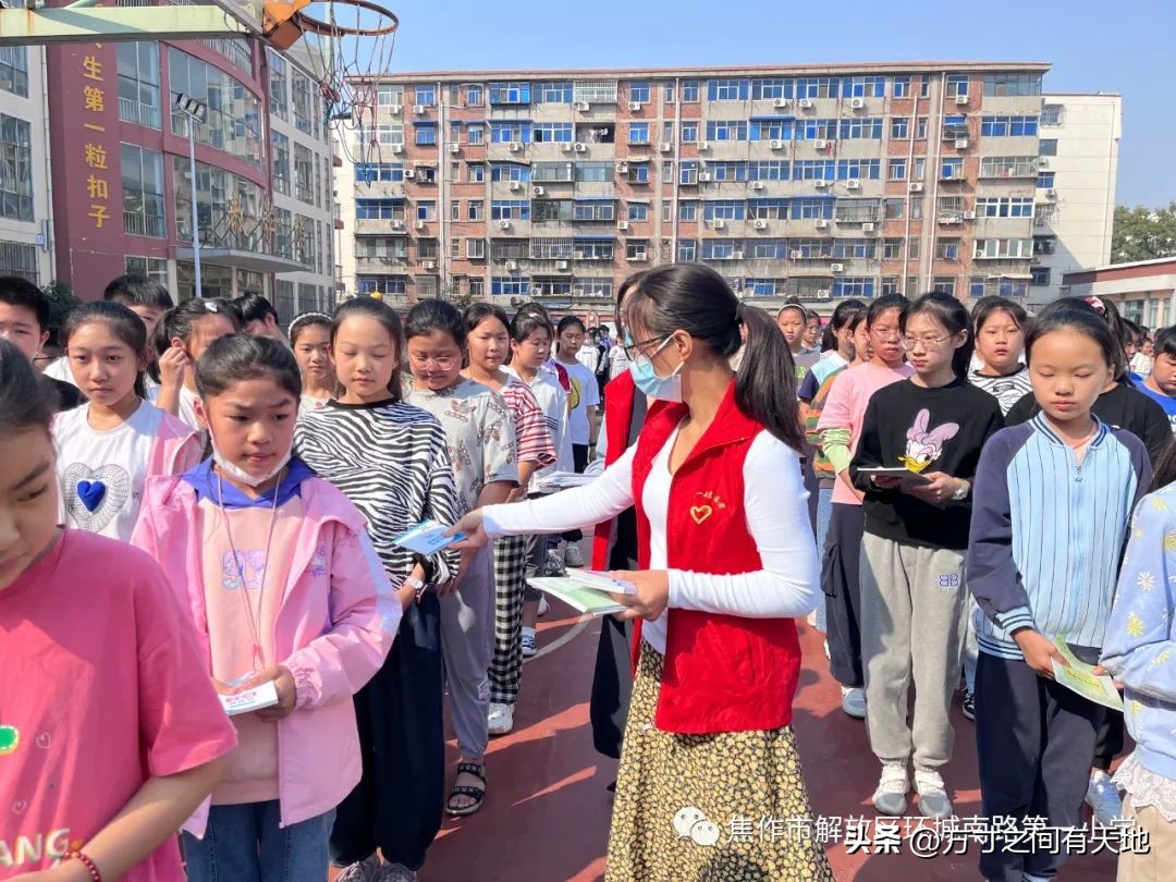 科普助力双减小小少年科技梦——环南一小科技志愿者科普宣传活动