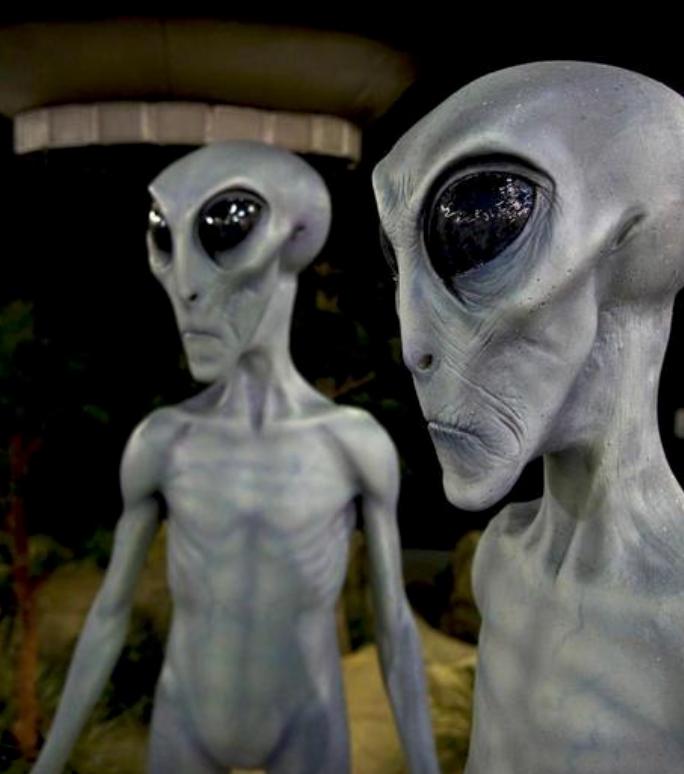 太谜！这4个当代世界大佬，被认为非“地球人