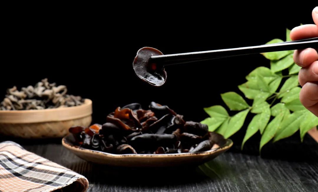 发量变少头顶有点秃,头发越来越秃越来越少怎么办