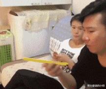 今天过来按脚，恰巧碰见了前女友，我该怎么化解尴尬呢？