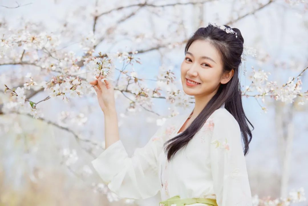 30首经典春归诗词邂逅最美的春天,十首最美春日诗词邂逅最美春愁