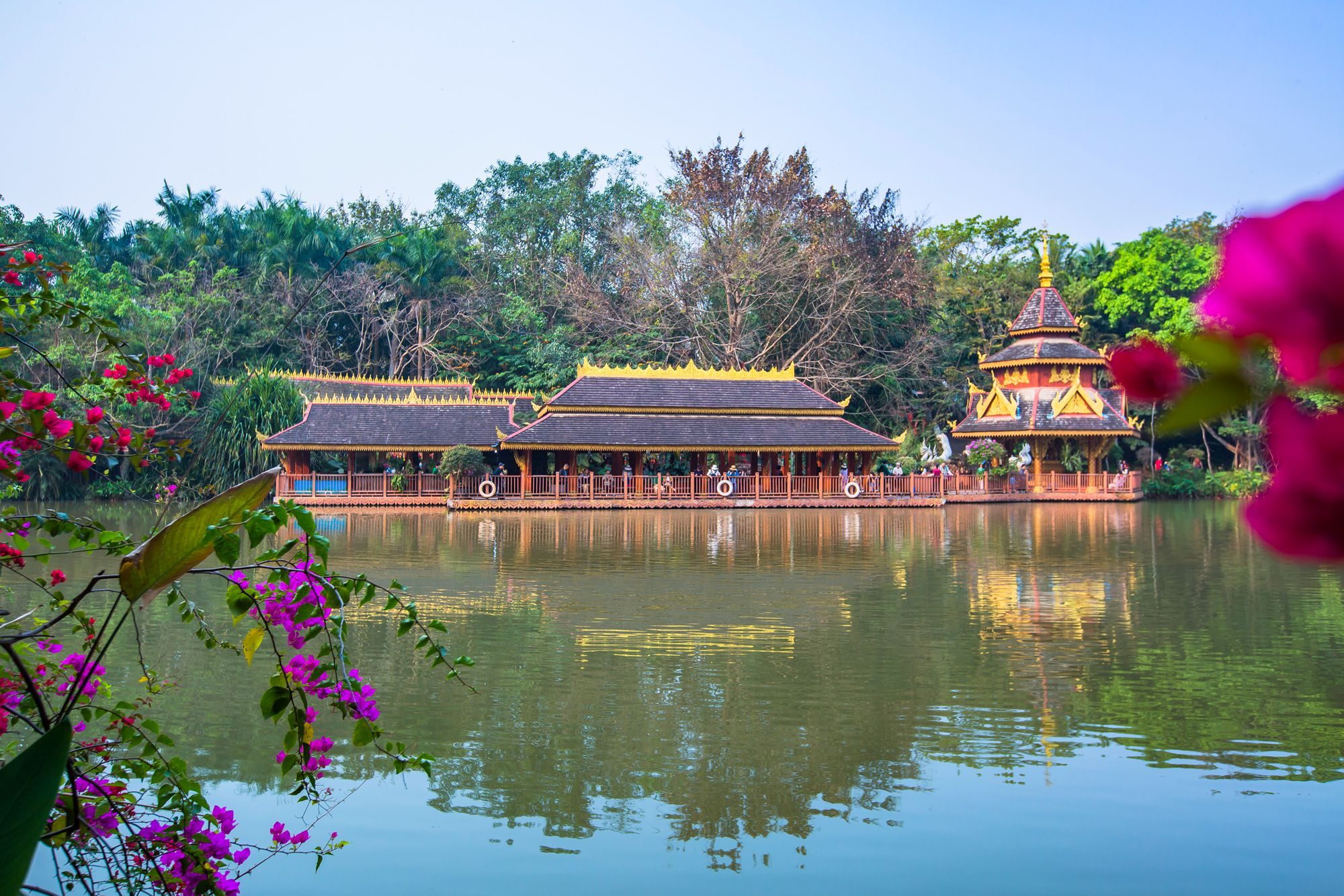 西双版纳曼听公园历史,傣王行宫和曼听公园是一个地方