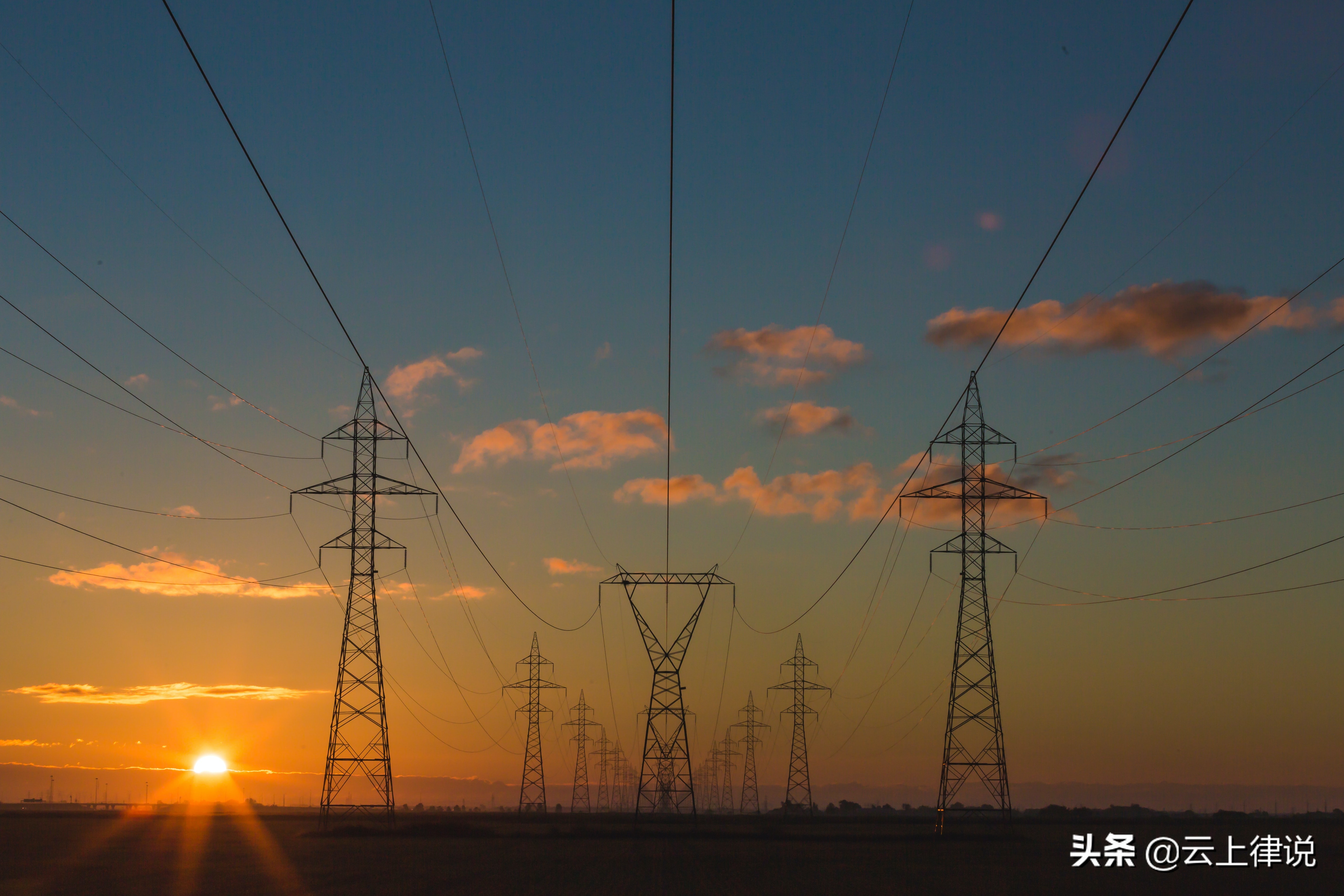 开发商说没有及时还清房款,购房者未取得房屋贷款谁还