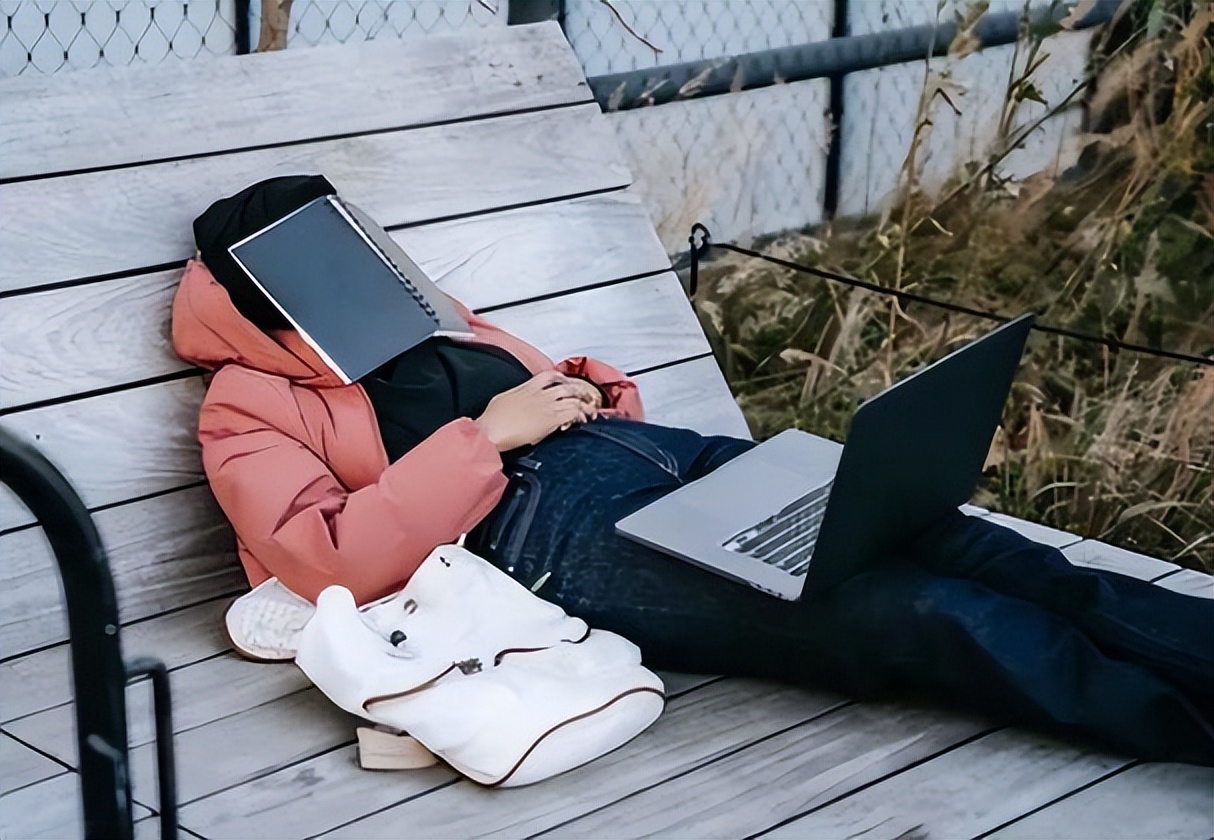 复旦教授：年轻人热衷于躺平的根本原因是，没人想做拉磨的驴