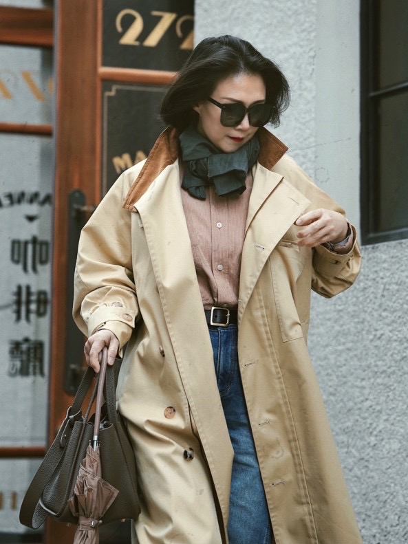 女人过了30穿什么样的裤子才好看,女人上了年纪就应该穿得成熟一点