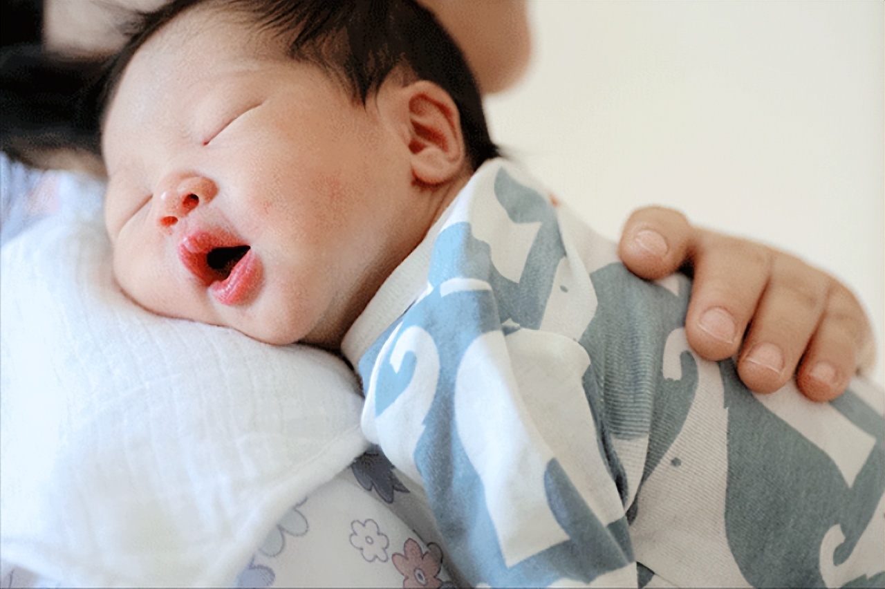 宝宝总闹情绪怎么办,宝宝爱哭闹怎么应对