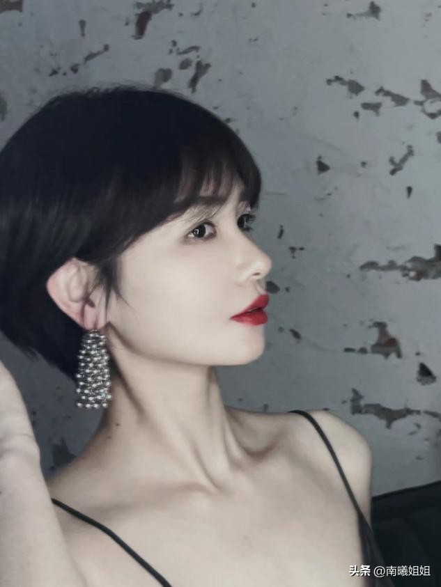 流行齐耳短发烫发型,最流行的齐耳短发烫发